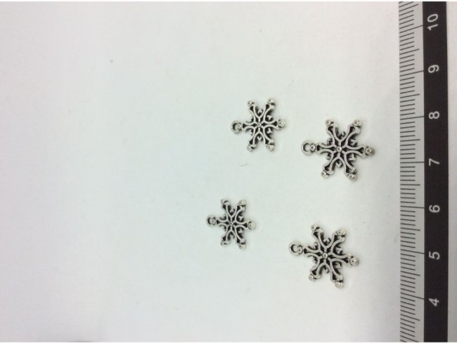 4 charms snowflakes 20χ15mm - 1
