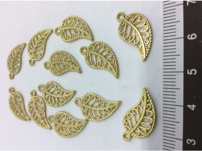 12 charms leaves 19x10mm